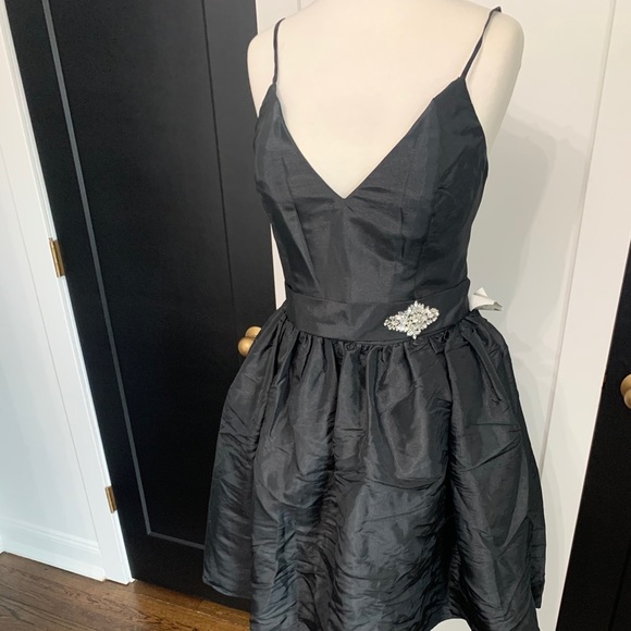 Black mini dress - Picture 2 of 3